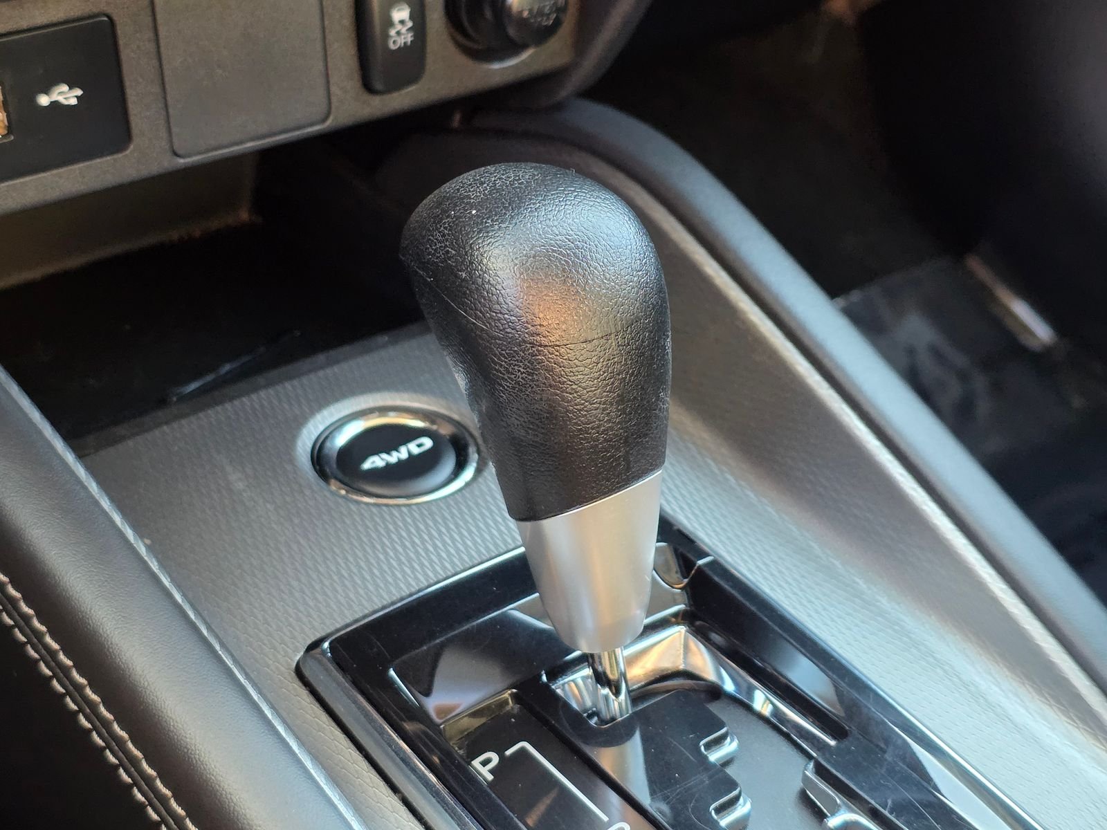 Used 2023  Mitsubishi 2.0 ES image 32