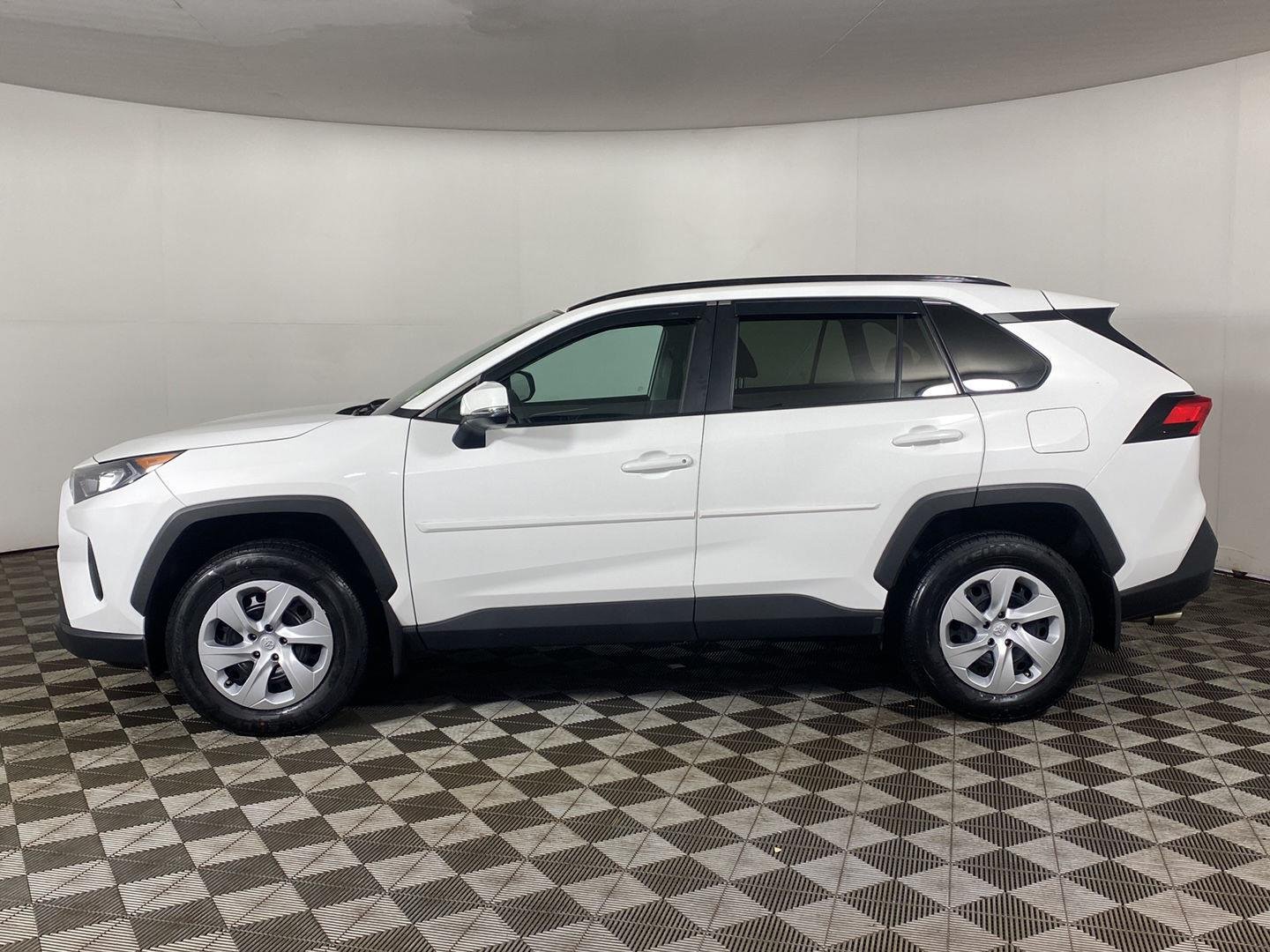 Used 2020 Super White Toyota LE image 7