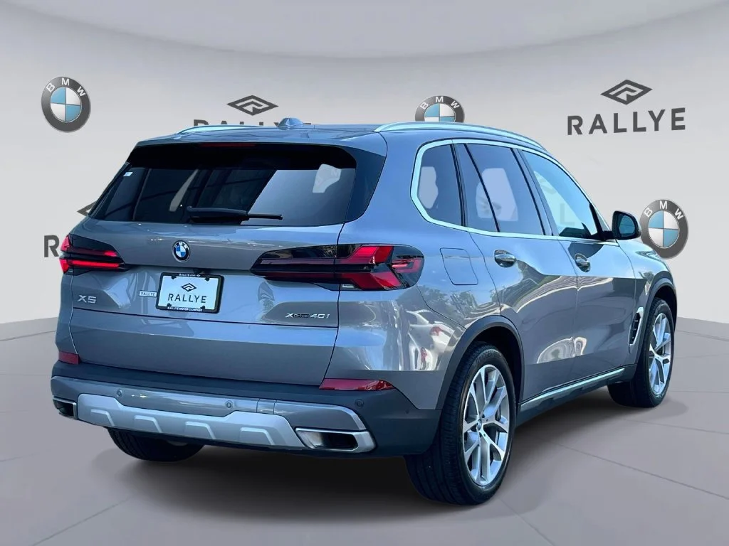 Used 2024 Skyscraper Grey Metallic BMW xDrive40i image 5