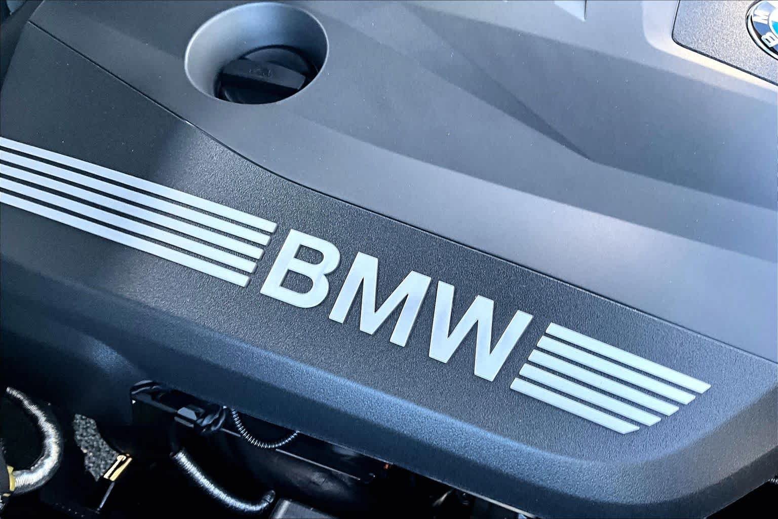 New 2026 Manhattan Green Metallic BMW xDrive40i image 17