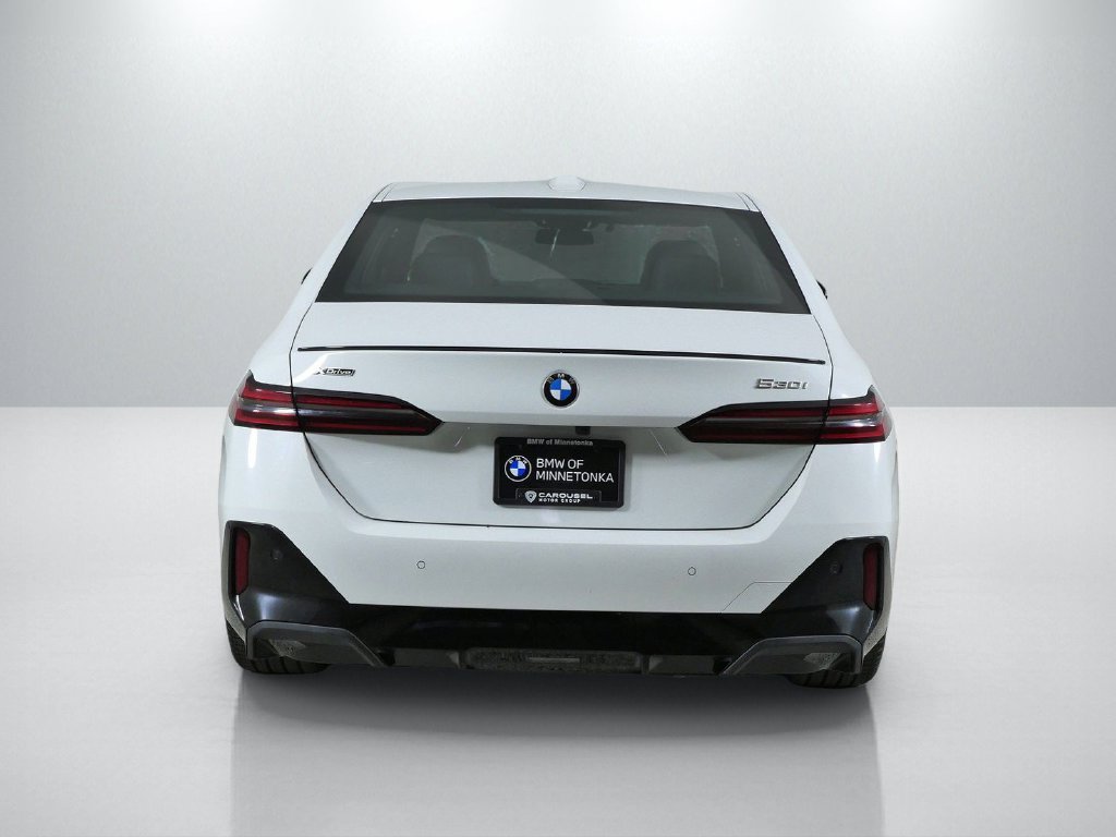New 2027 Alpine White BMW 530i xDrive image 10