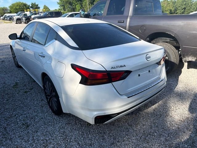 Used 2023 White Nissan 2.5 SV image 3