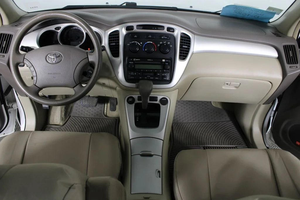 Used 2007 White Toyota V6 image 27