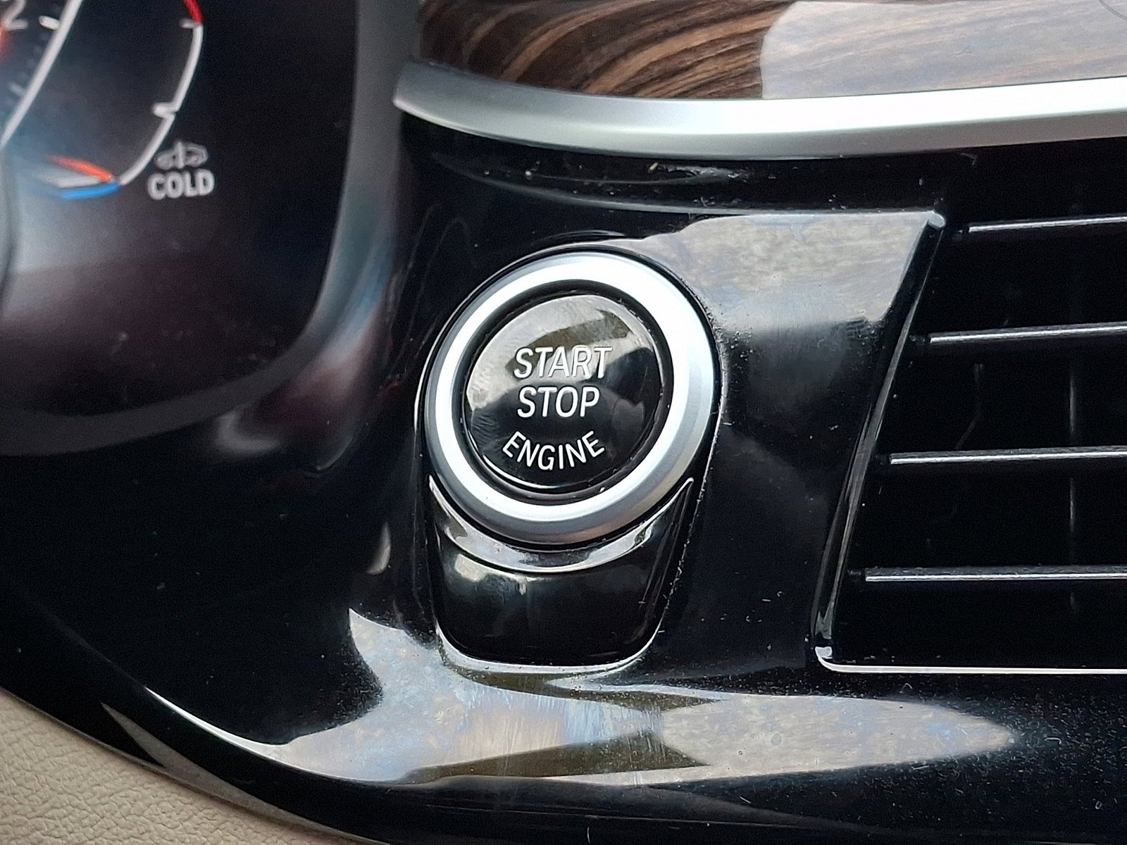 Used 2023 Black Sapphire Metallic BMW 540i xDrive image 25