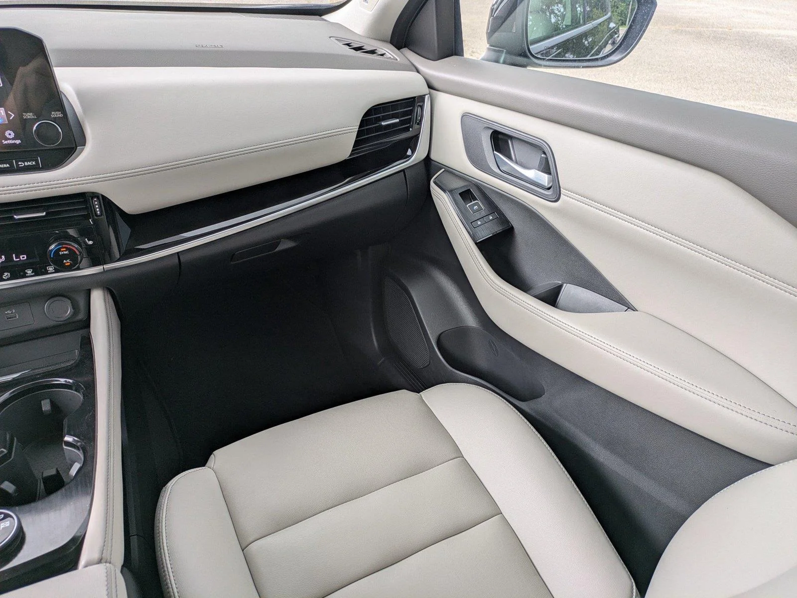 Used 2023 Super Black Nissan SL image 17