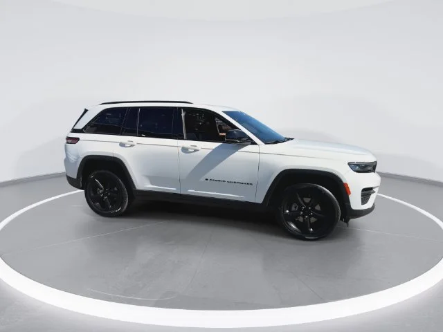 Used 2023 White Jeep Altitude X image 2