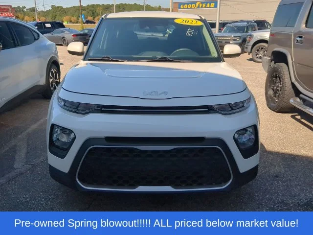 Used 2022 White Kia LX image 6