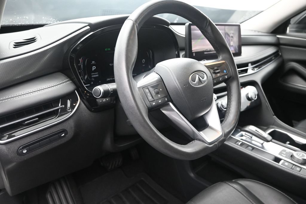 Certified Used 2023 White INFINITI LUXE image 12