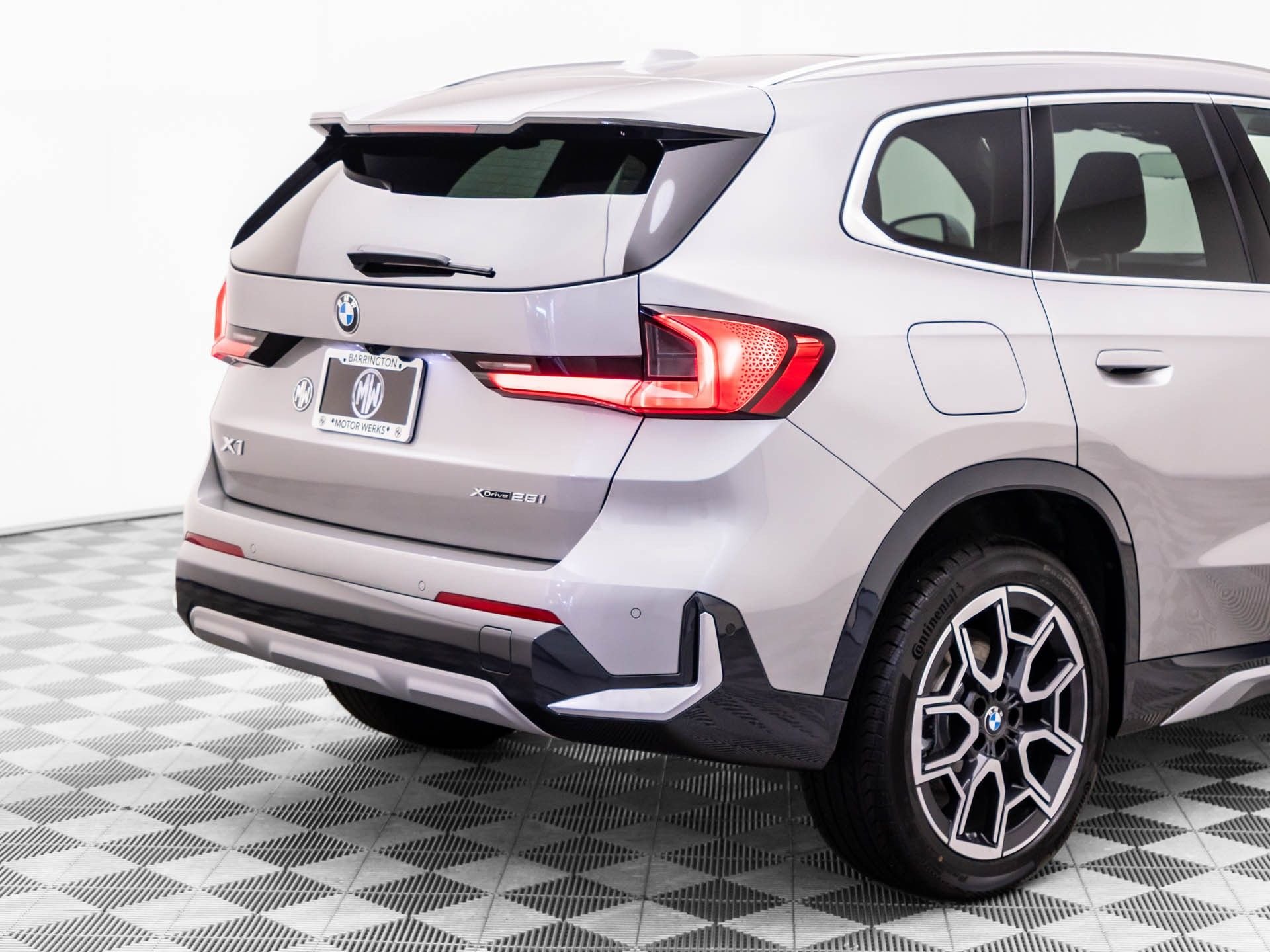 New 2026 Space Silver Metallic BMW xDrive28i image 37