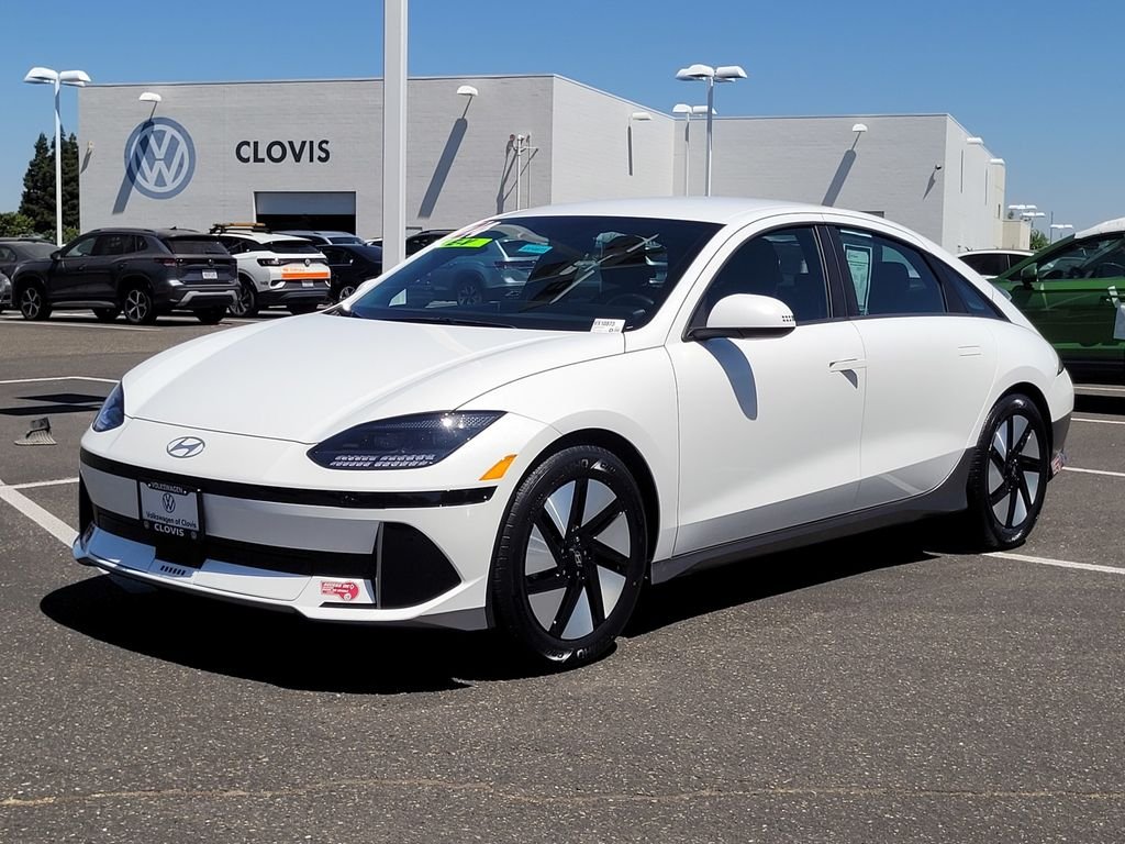 Used 2024 White Hyundai SE image 10