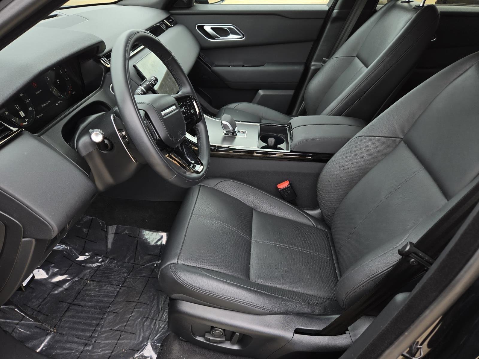 Used 2025 Santorini Black Metallic Land Rover Dynamic SE image 28