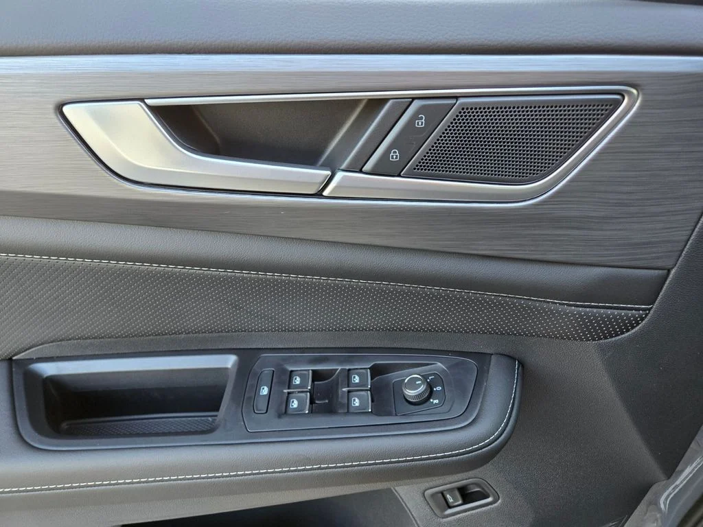 2025 Volkswagen Atlas Cross Sport SE w/Tech - Photo 9