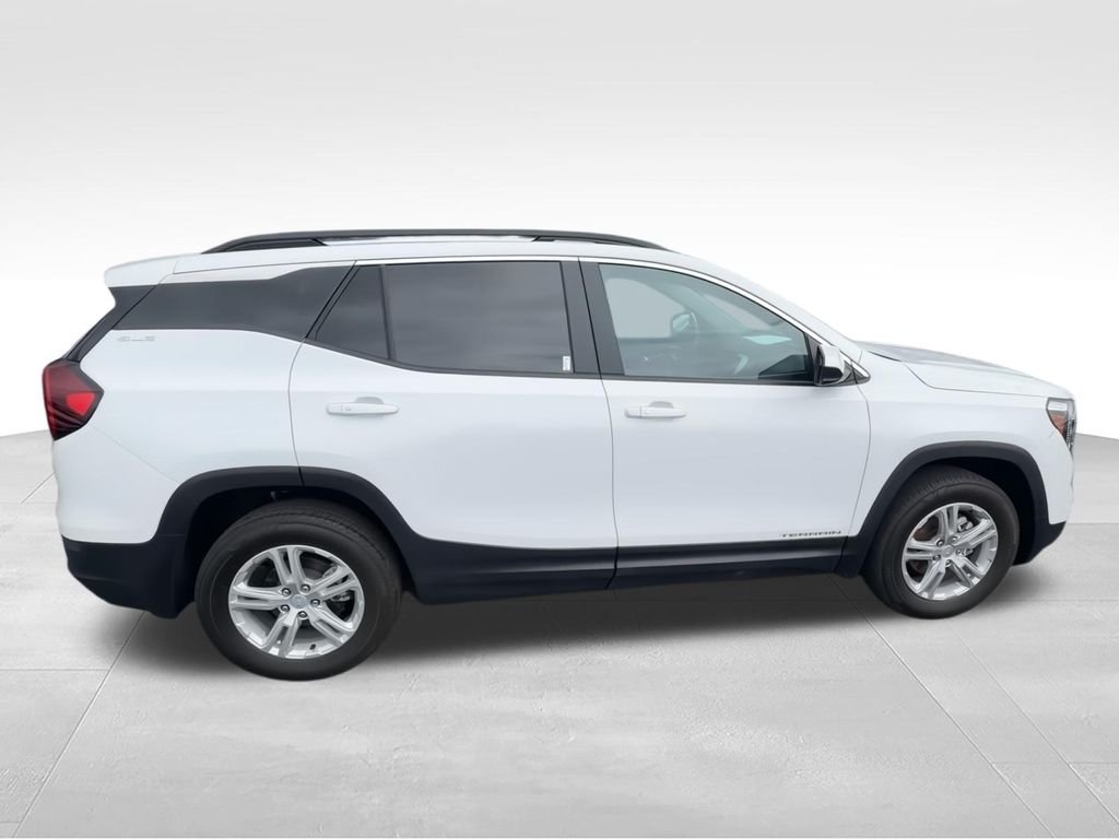 Used 2023 White GMC SLE image 9