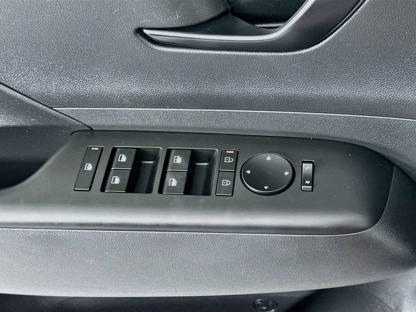 2024 Hyundai Kona EV SEL - Photo 23