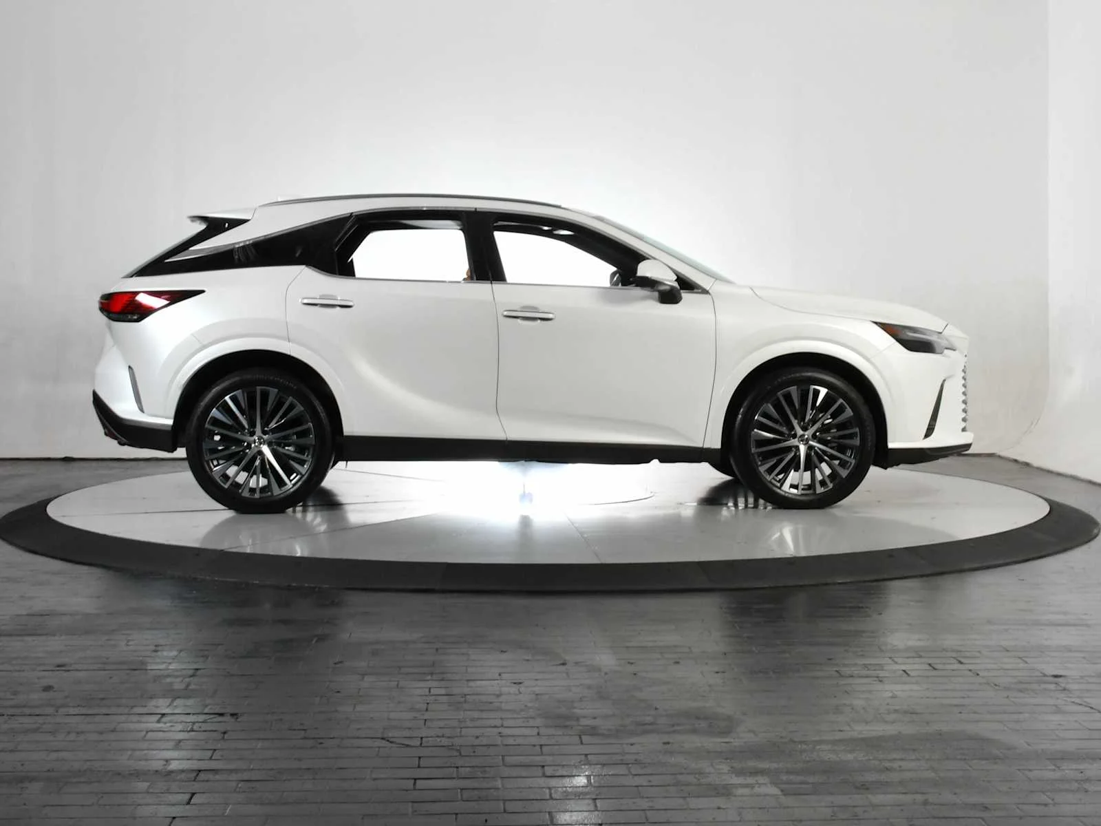 Used 2025 Eminent White Pearl Lexus Premium Plus image 8