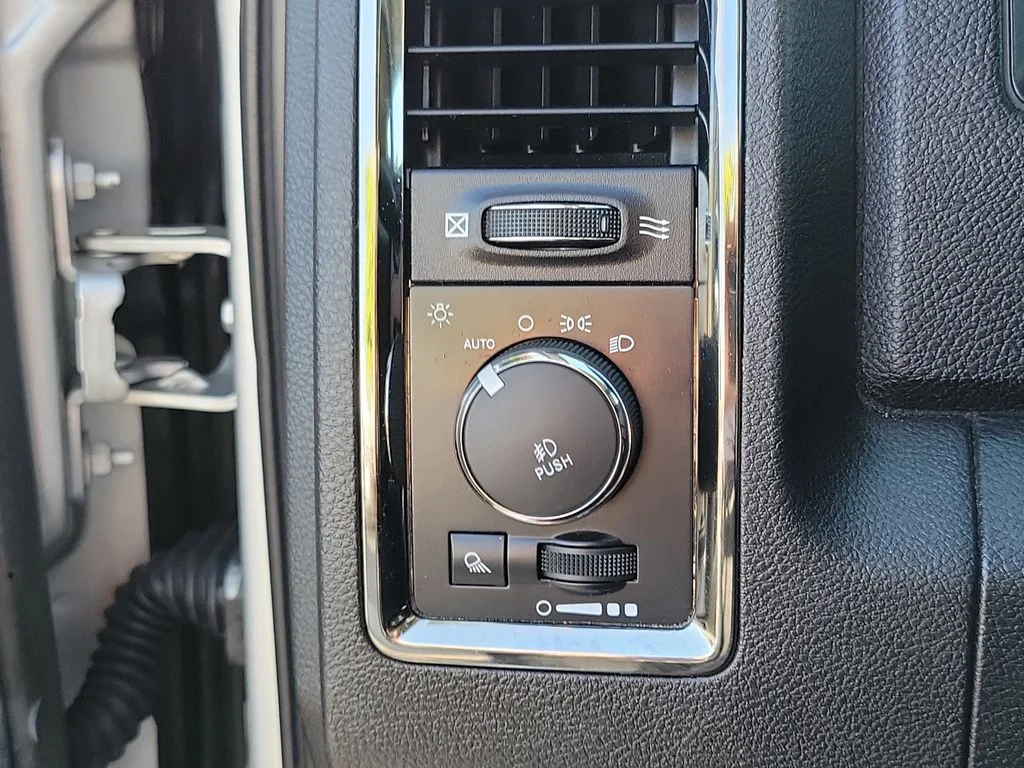 Used 2015 Silver Ram Sport image 11