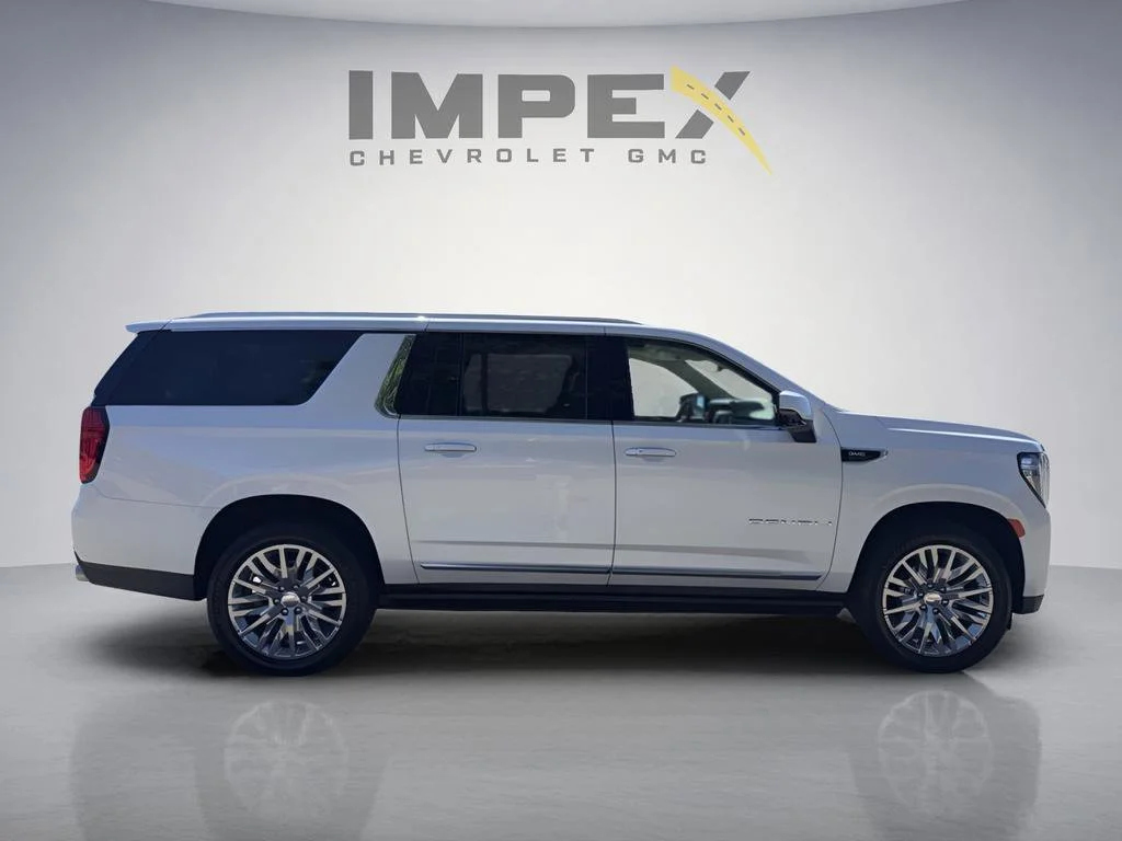 Used 2023 White Frost Tricoat GMC Denali image 6