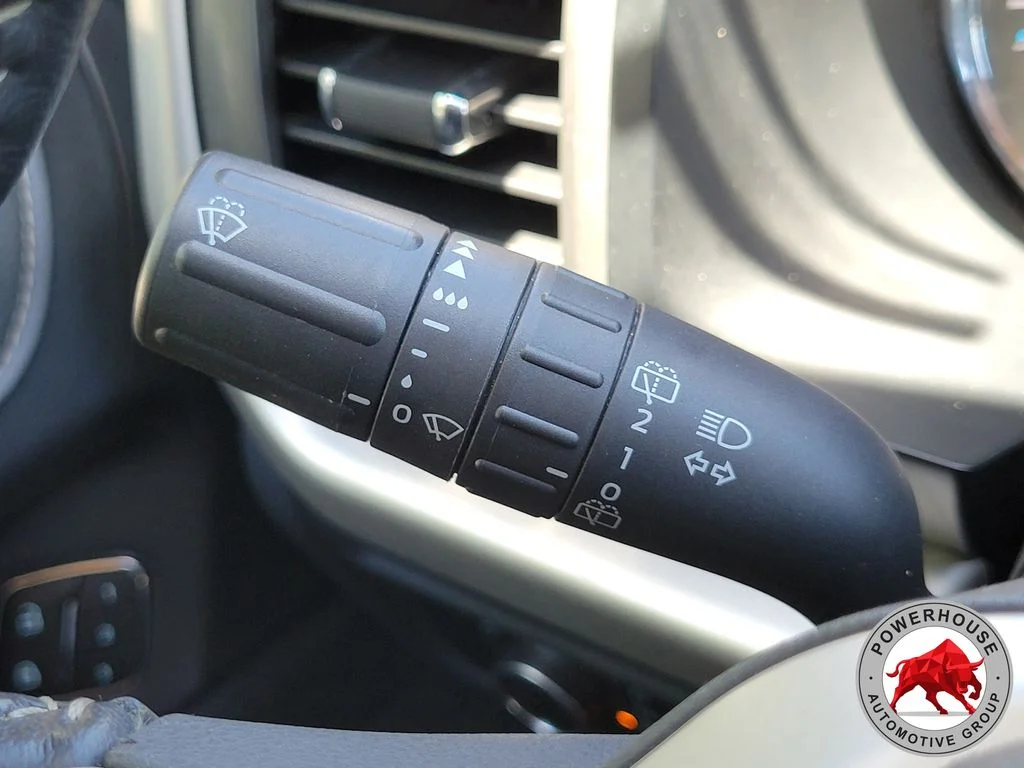 Used 2023 Silver Ford XLT image 32