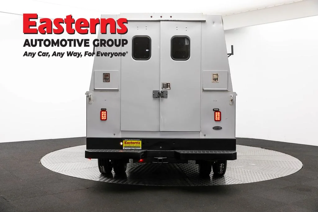Used 2017 White Ford XL image 6