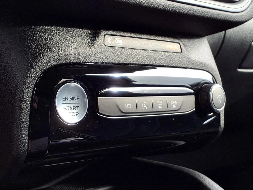 Used 2023 White Ford Active image 21