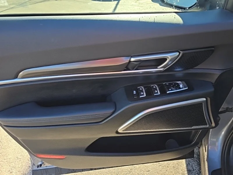 Used 2024 Silver Kia S image 22