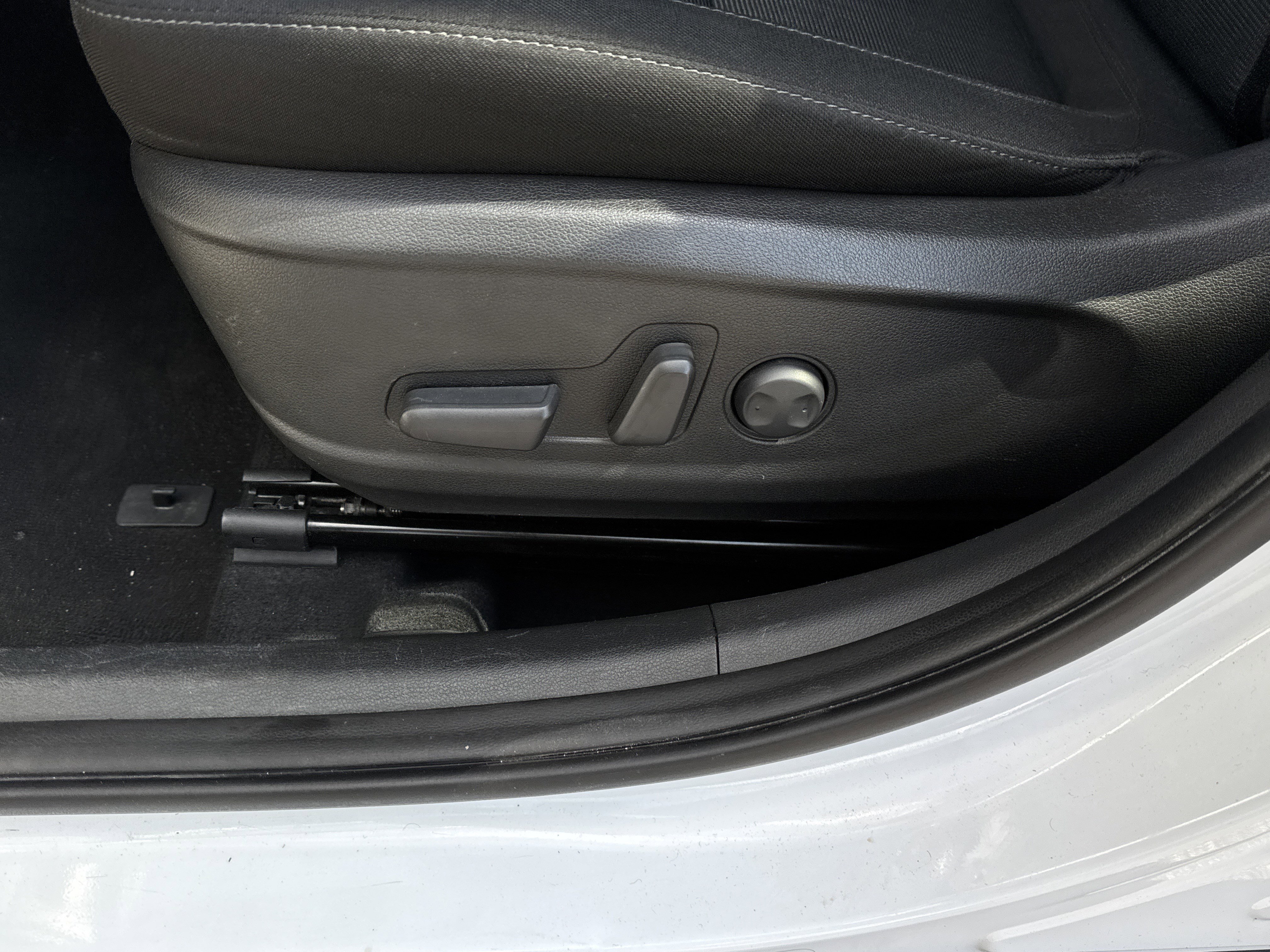 Used 2023 Lunar White Hyundai SEL image 12