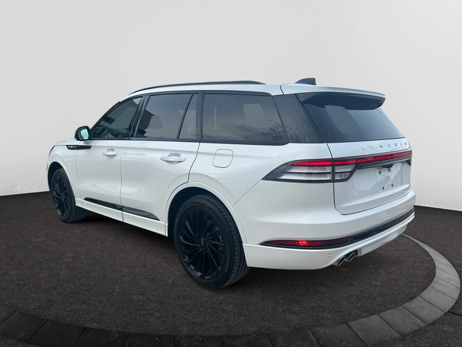 New 2026 Pristine White Metallic Tri-Coat Lincoln Reserve image 3