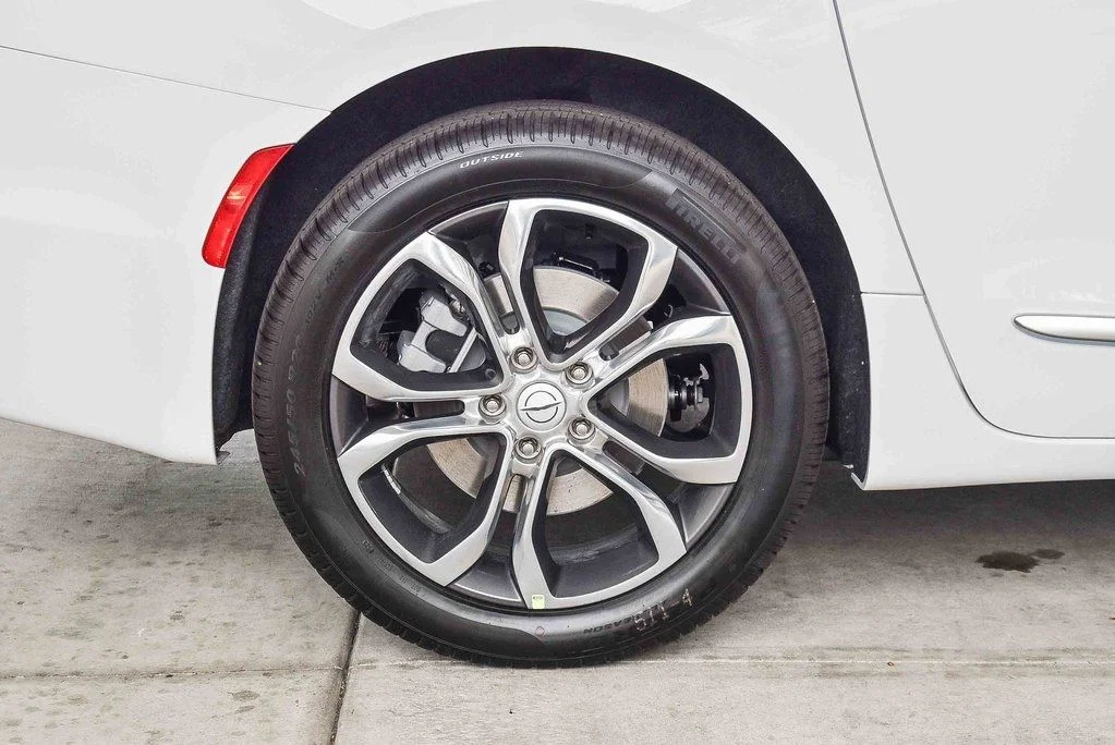 New 2026 Bright White Clear-Coat Exterior Paint Chrysler Pinnacle image 11