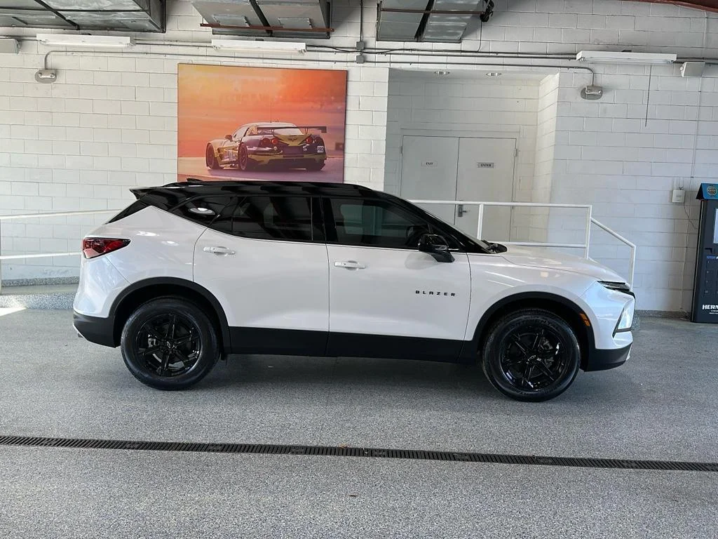 2025 Chevrolet Blazer 2LT - Photo 2