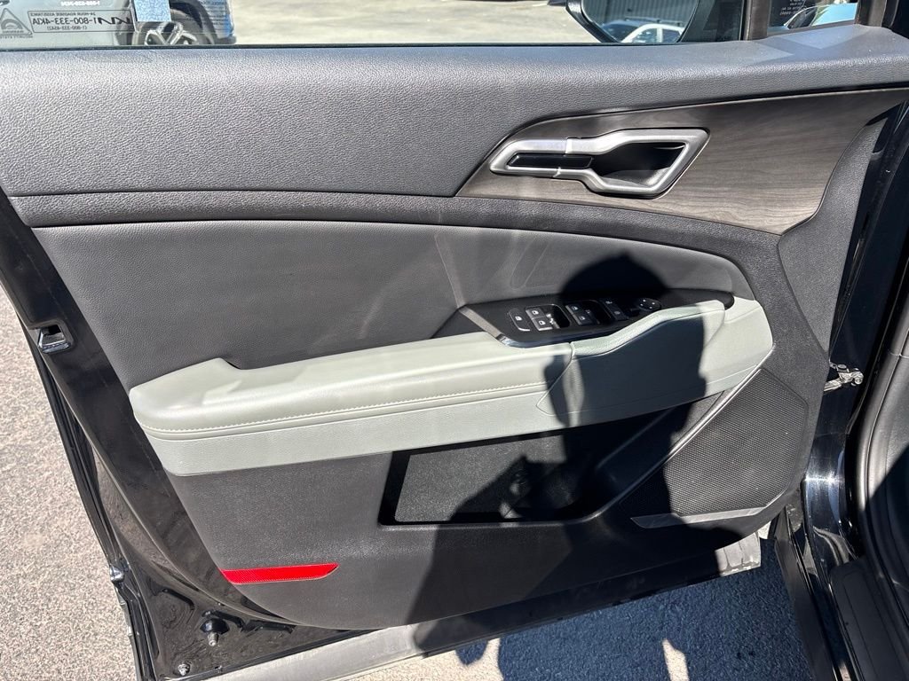 Used 2023 Black Kia X-Line image 18