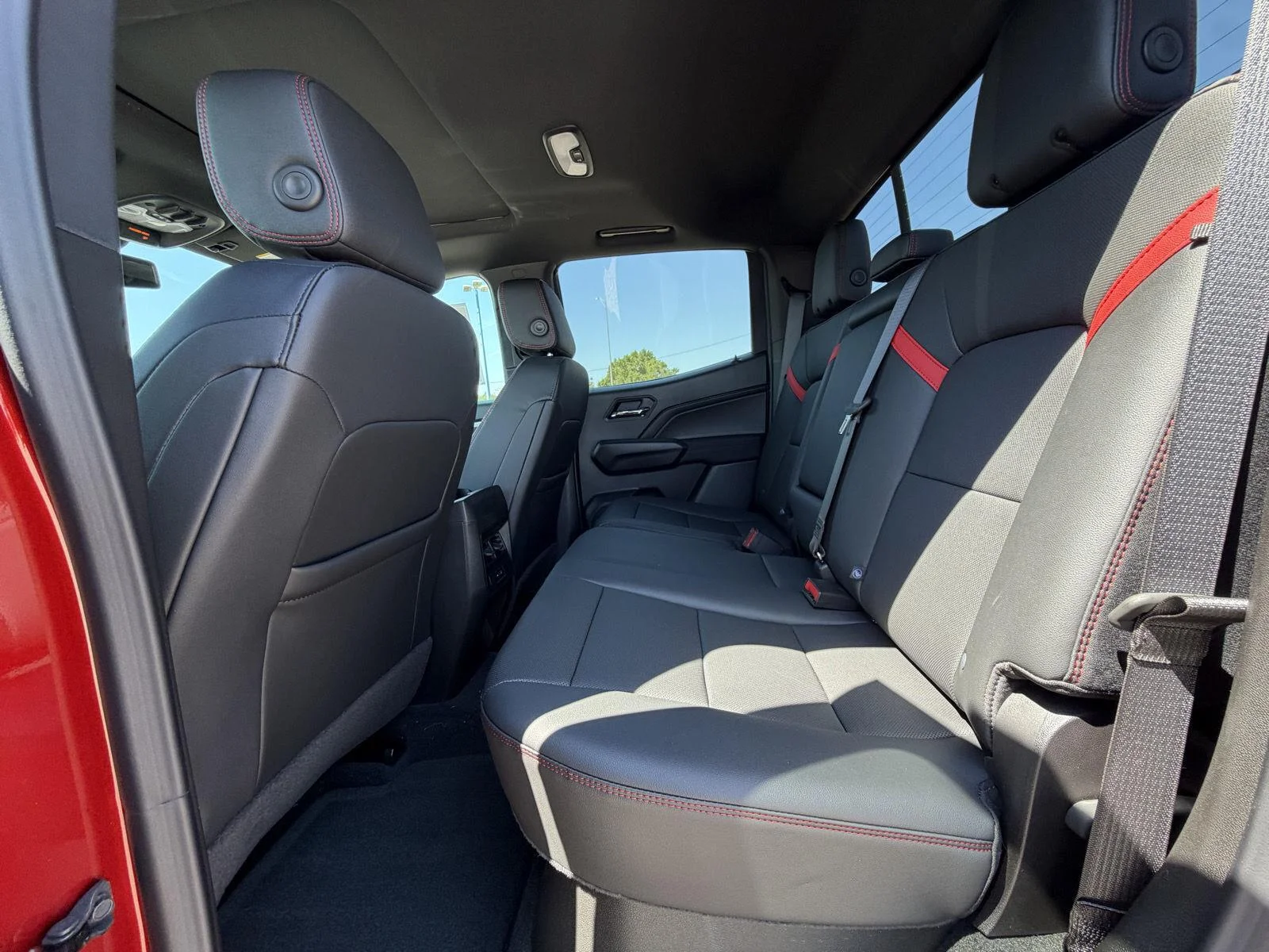 2026 Chevrolet Colorado Z71 - Photo 14