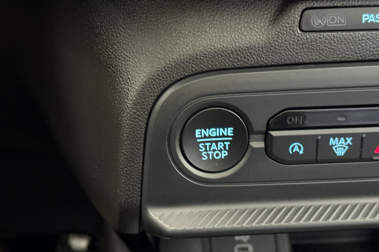 Used 2025 White Ford Badlands image 29