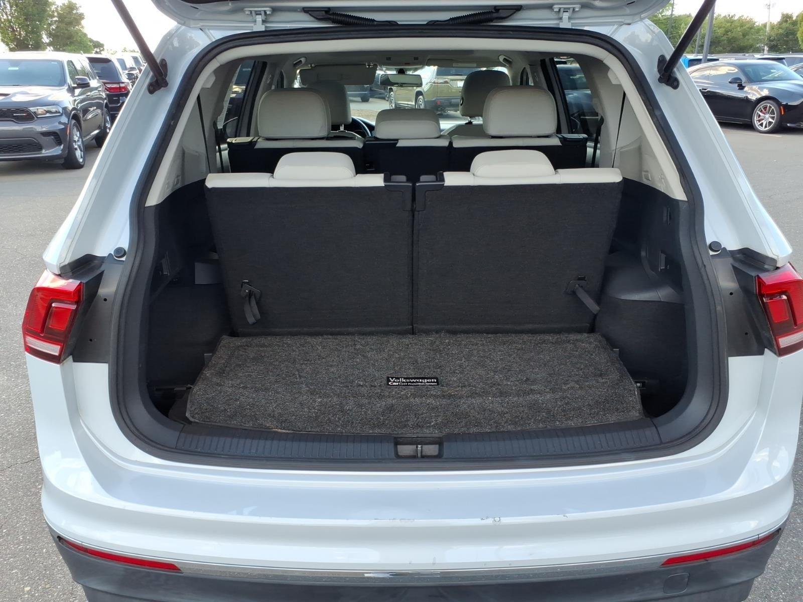 Used 2018 Platinum Gray Metallic Volkswagen SEL image 32