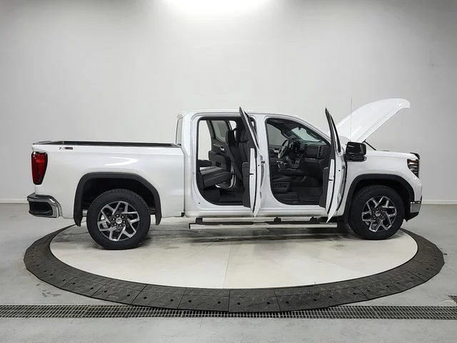 Used 2023 White GMC SLT image 16