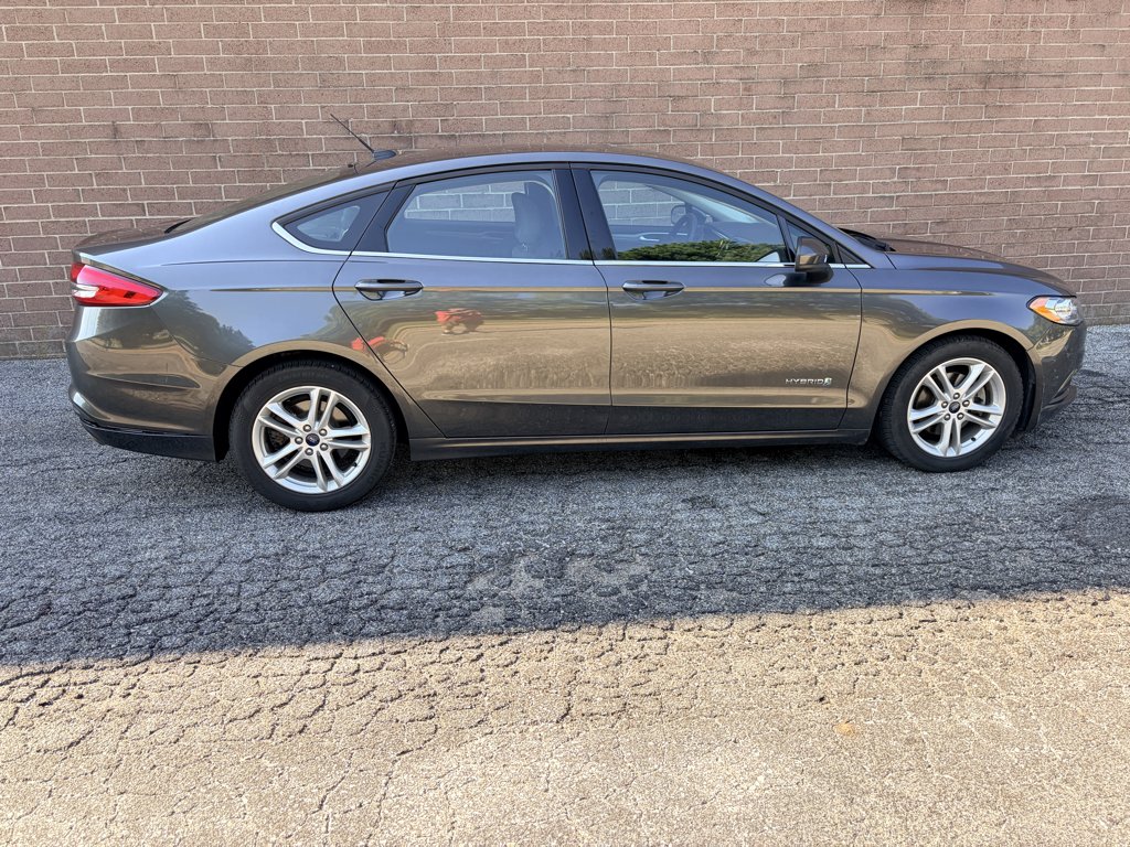 Used 2018 Magnetic Metallic Ford SE image 6