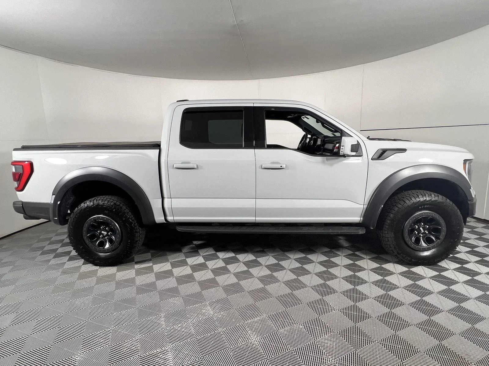 Used 2023 Avalanche Gray Ford Raptor image 13
