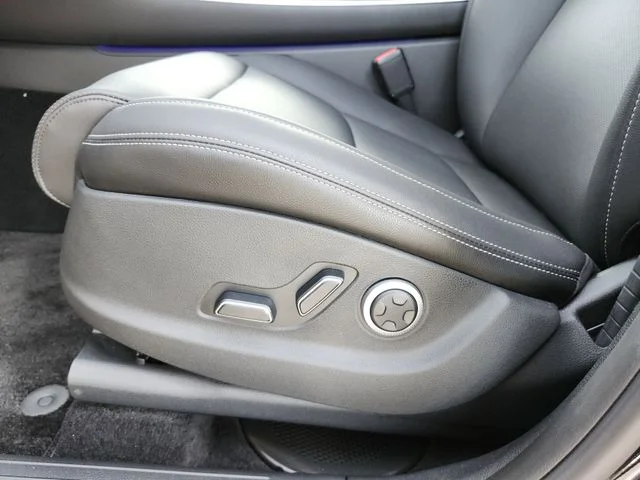 Used 2026 Black Genesis 2.5T image 23