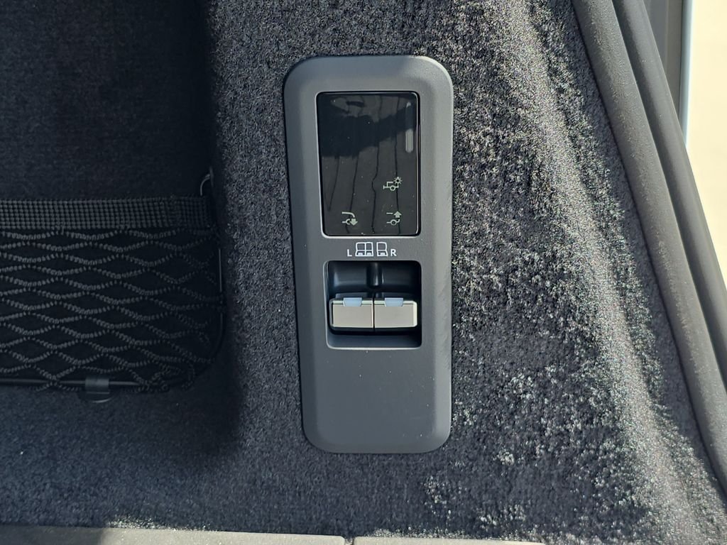 New 2026 Fuji White Land Rover Dynamic SE image 14