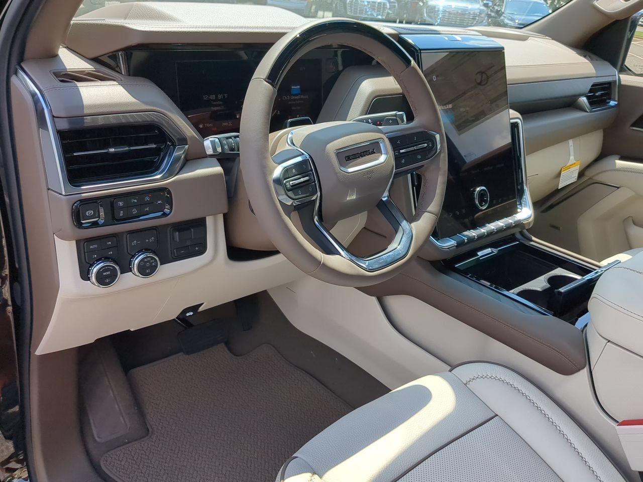 2026 GMC Yukon Denali - Photo 10