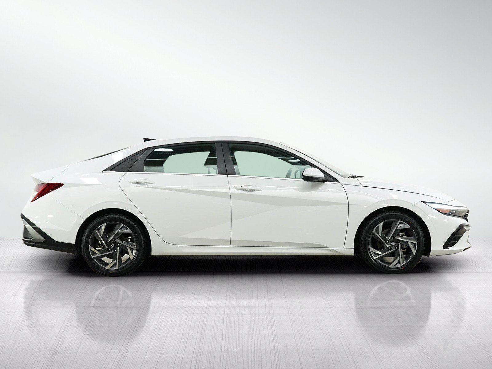 Used 2025 Serenity White Hyundai SEL Convenience IVT image 7