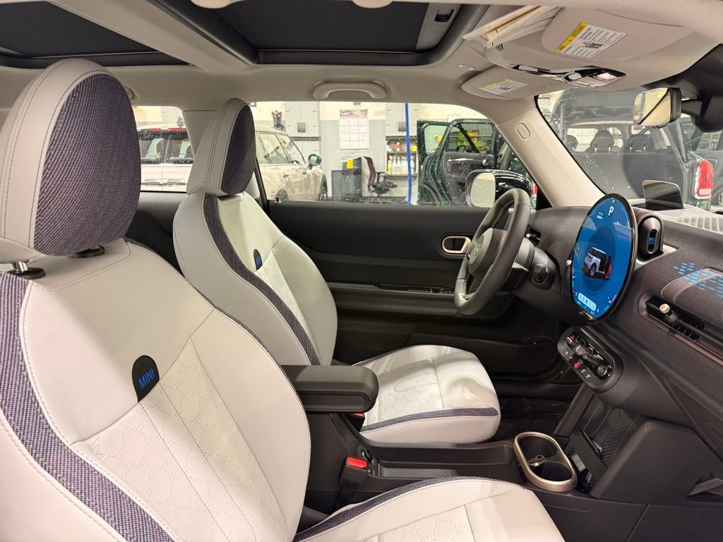 2025 MINI Hardtop 2 Door Base - Photo 23