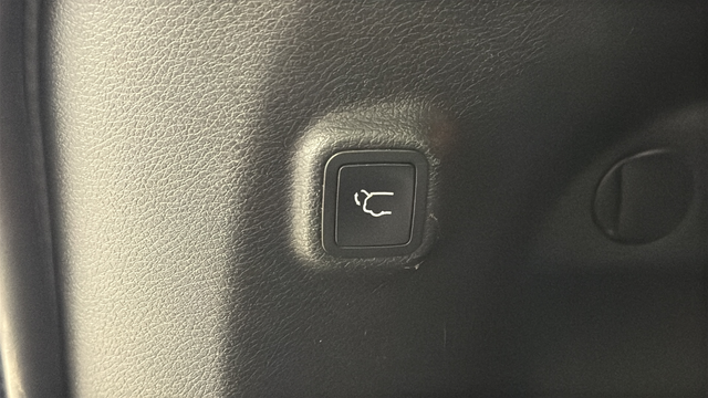 Used 2020 Diamond Black Crystal Pearlcoat Jeep Limited image 29