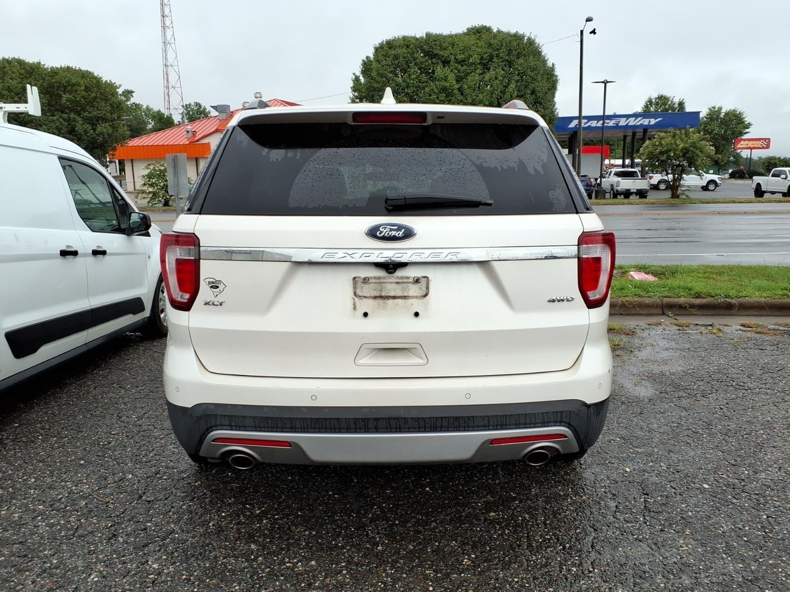 Used 2017 White Platinum Metallic Tri-Coat Ford XLT image 5