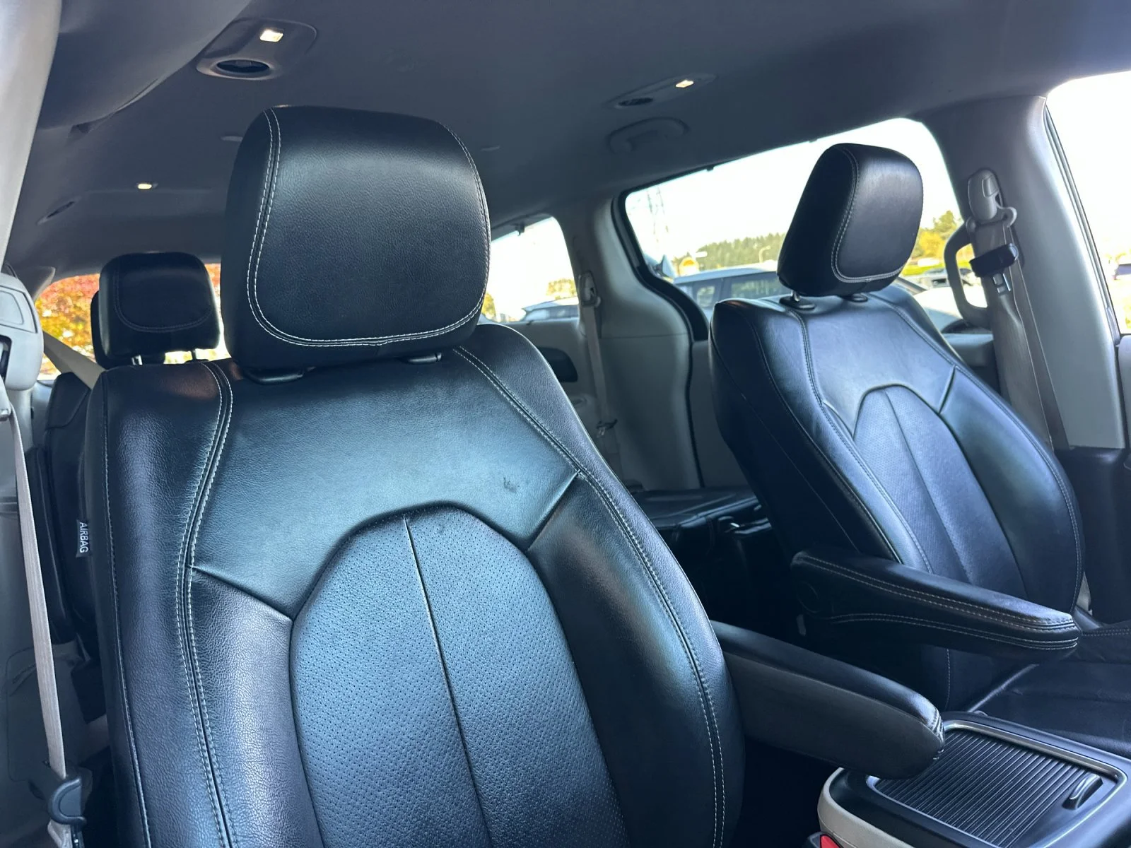 Used 2022 Bright White Clearcoat Chrysler Touring L image 17