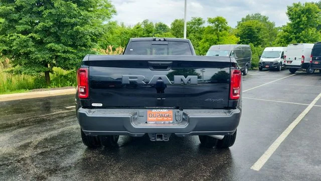New 2026 Diamond Black Crystal Pearl-Coat Exterior Paint RAM Tradesman image 6