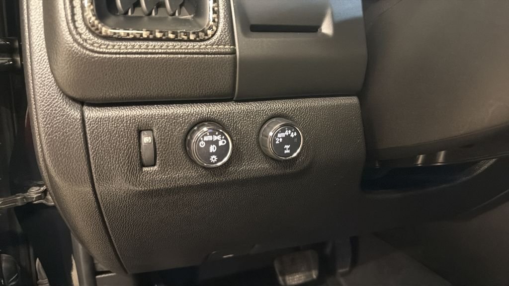 Used 2018 Black GMC Denali image 17