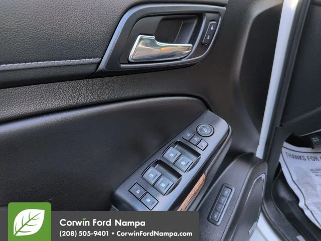 Used 2019 Summit White Chevrolet  image 11
