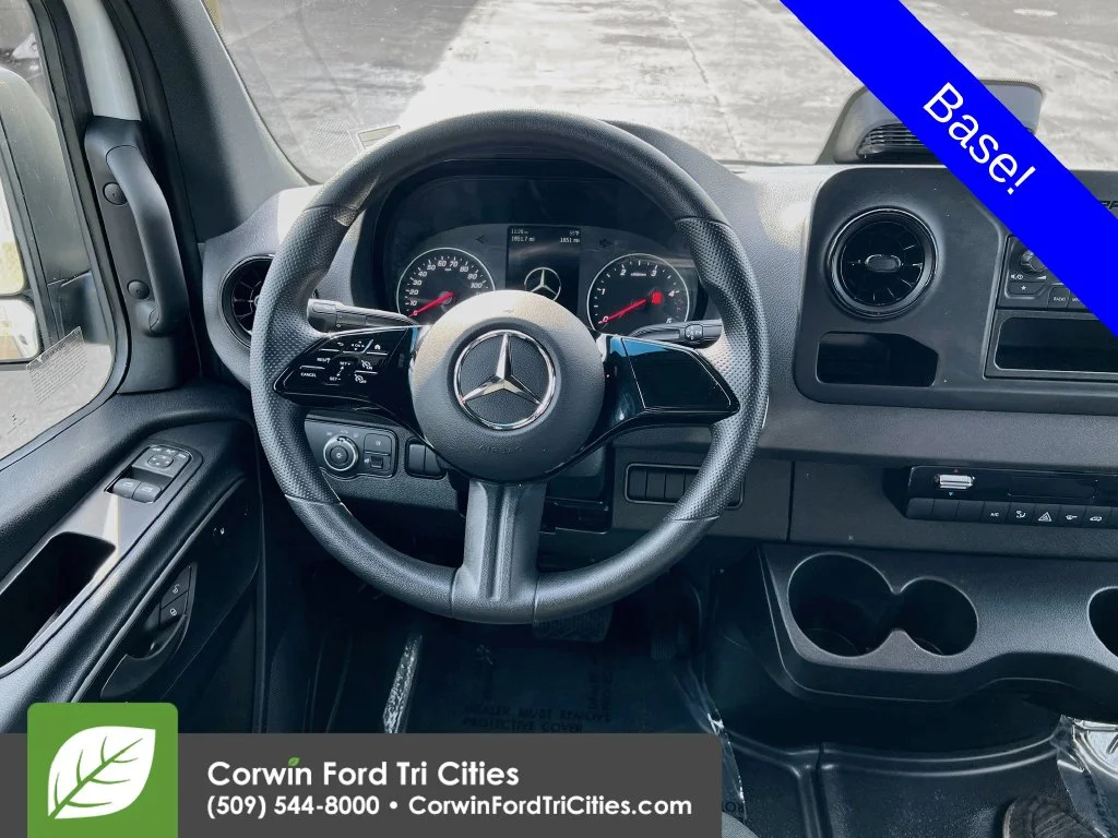 Used 2025 Arctic White Mercedes-Benz Cargo 170 WB image 22