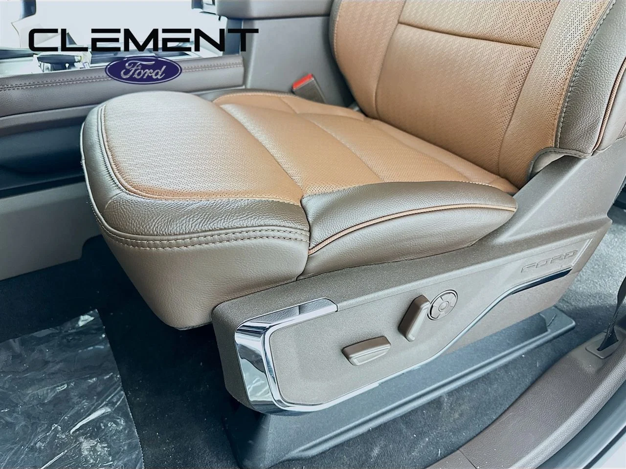 New 2026 Star White Metallic Tri-Coat Ford F-350® King Ranch® image 27