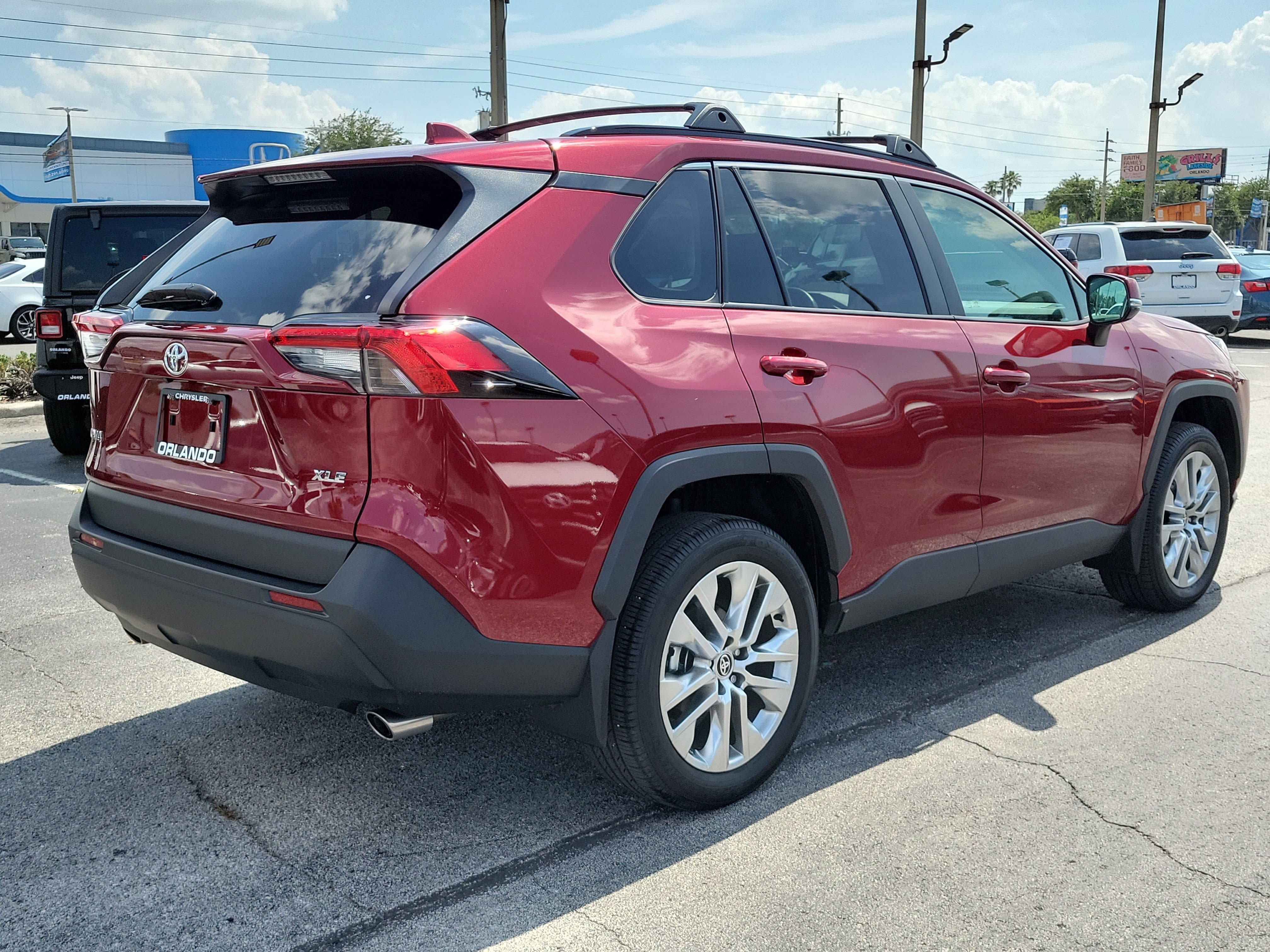 Used 2025 Pearl Toyota XLE Premium image 7